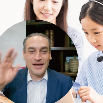 無料体験レッスンSTEP1：先生と英語で簡単な挨拶をします。