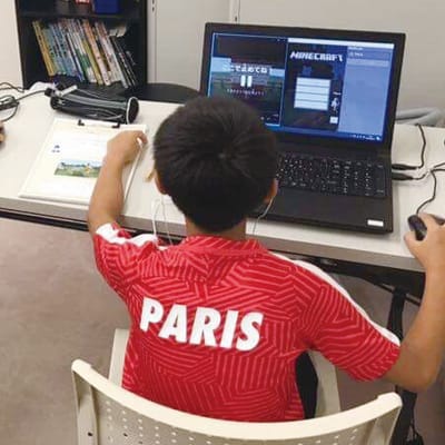 分からない所は先生と一緒に進めていきます。