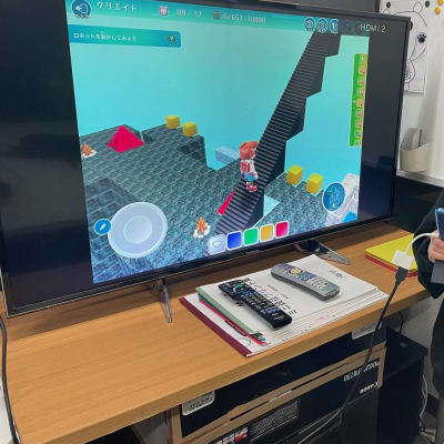 自分の作品を発表する時間を設けプレゼンテーション能力の向上にも取り組みます