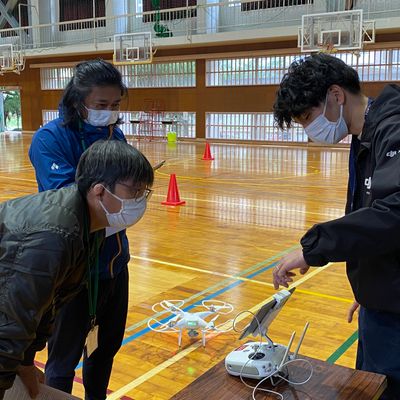 エアリアルドローンスクール 屋内実技