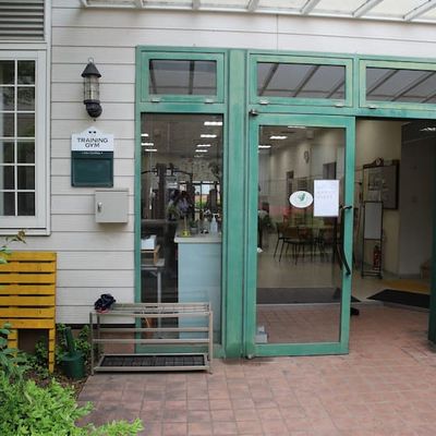 屋内練習場外観
