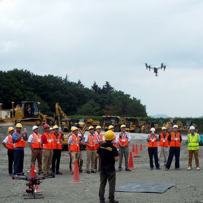 ドローンプロパイロット養成所「フリークスガレージ」 土木現場でのドローン操縦