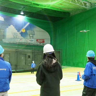 札幌ドローンアカデミー 屋内練習場だと雨の日も安心です