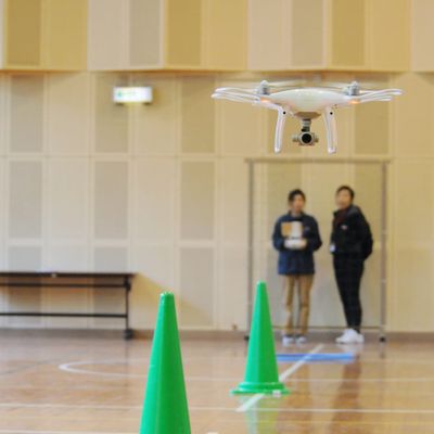 JUAVACドローンエキスパートアカデミー福岡南校 体育館では夜間飛行、目視外の飛行練...