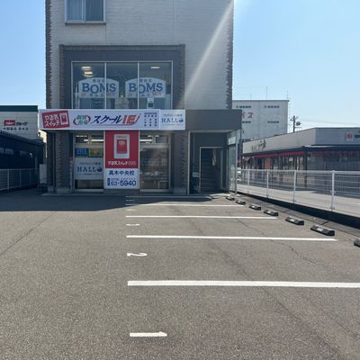 駐車場は軽自動車用と3、4、5番をご利用ください。
