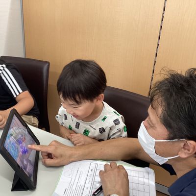 レッスンのメインイベント「ミッションタイム」。各自それぞれの課題に15～30分ほど掛けてじっくりと向き合います。