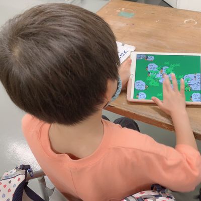 レベルごとの自由制作では好きな作品を自由につくれるので、楽しんでつくってくれています！