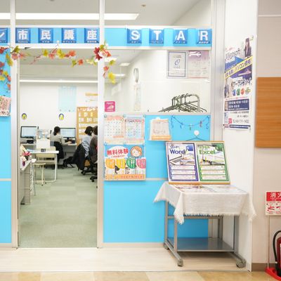 教室は丸広百貨店4階にあります。