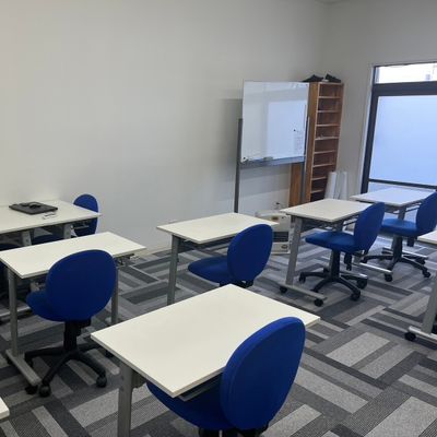 教室の内観です。明るく学びやすい教室作りを心掛けています。