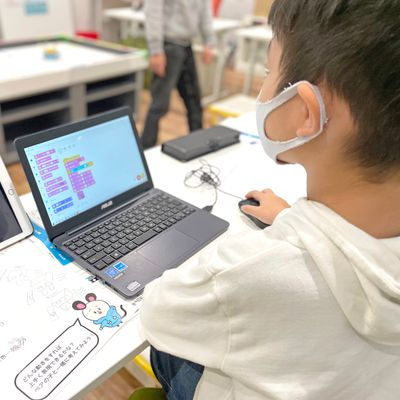 CHALLENGERからはパソコンでプログラミングをします。