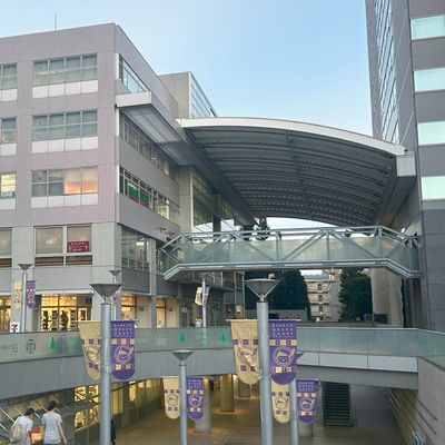 都営三田線「千石駅」A1出口から徒歩10分。文京グリーンコートテラス一階。