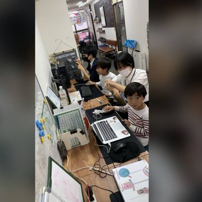 先生がすぐ隣でサポート