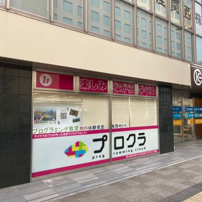近鉄八木駅から徒歩2分のところにあります。