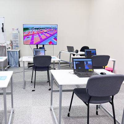 キッズプログラミングスクール8x9（ハック）ピオレ姫路校　教室風景