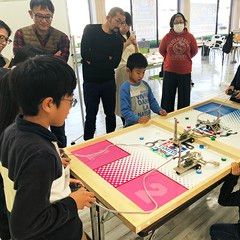 アームロボットの対戦競技台やロボットカーリングゲーム、ミニ四駆コースなど常設していますので、いつでもご利用いただけます。