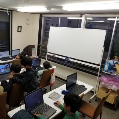 同じ学校の友達同士で通ったり、違う学年・違う学校でも同じコマでみんな仲良し！！