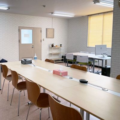 保護者さまもソファーに座ってゆっくり見学いただけます。