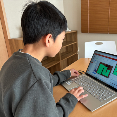 LeLu Kidsでは自分の好きなものを作りながら、プログラミング技術を身につけていきます。
