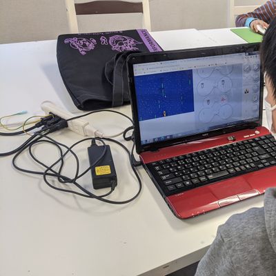 メディアデザインコース：グラフィックツールでのイラスト 制作や、ポスター制作 など、IT によるデザインを学びます。