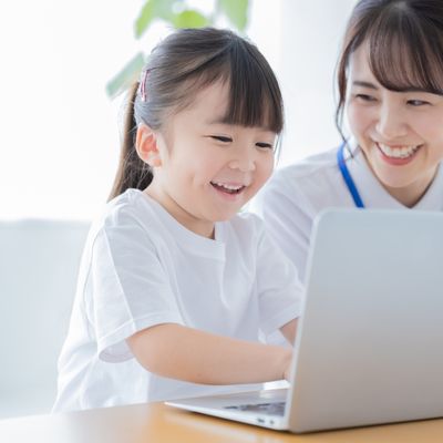 幼児のお子様から、自然とパソコンが身につきます