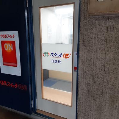 扉を開けると教室です。