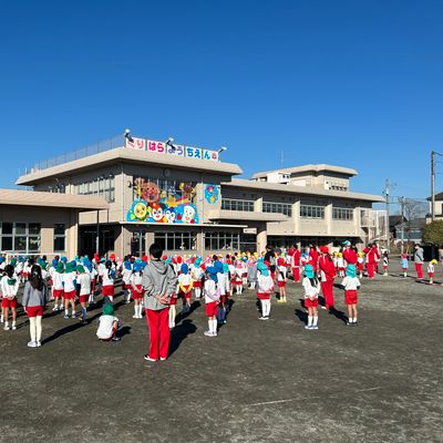 明るい笑顔と広い園庭がお待ちしております。