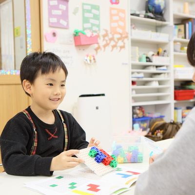 ブロックパズルやロボット、プログラミングを複合的に学びます