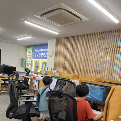 みんな黙々と学び中