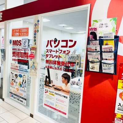 赤い外観が目印です！