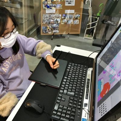 絵を描くことが好きな女の子にはペンタブを使うデジタルアートがおすすめです。