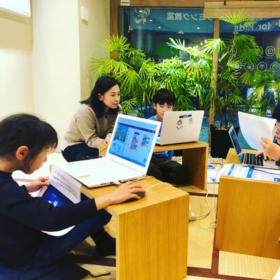 普段の授業の様子です！真剣にみんなでプログラミングに取り組んでいます