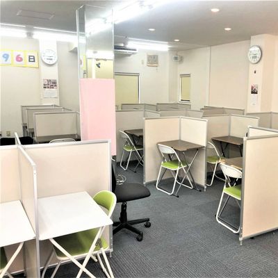 教室は明るく楽しい雰囲気です！