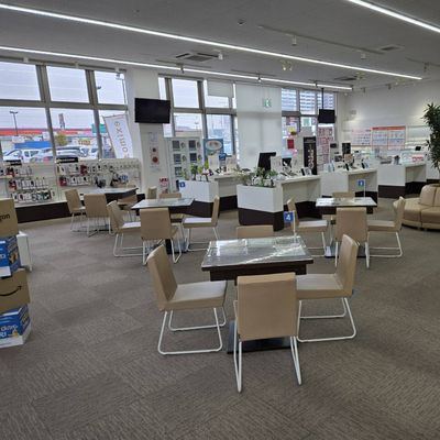 店内は明るく綺麗です。トイレや自動販売機もあります。