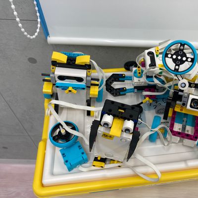 毎回いろんなロボットを作ります