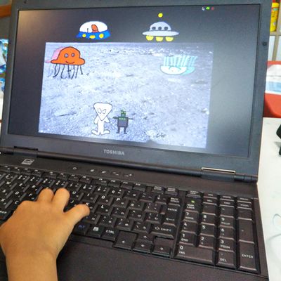 UFOや火星人を描き、シューティングゲームを作りました