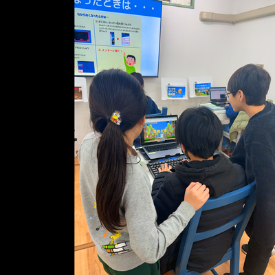 漢字を読み解くタイピングゲームをプレイ中