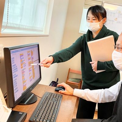 講師はIT企業の現役SEです。技術はもちろんですが考え抜く力と気づきが実はとても重要！社会で役立つスキルを教室でも意識して取り入れています。