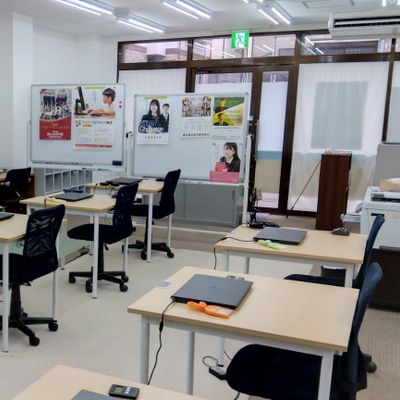明るく、落ち着いた雰囲気の空間です。