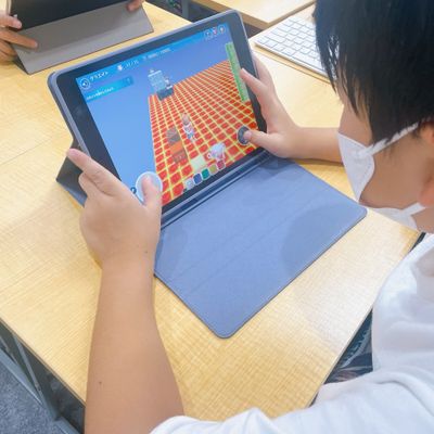 子どもたちが自ら考え進めることで、論理的な思考を鍛えます。