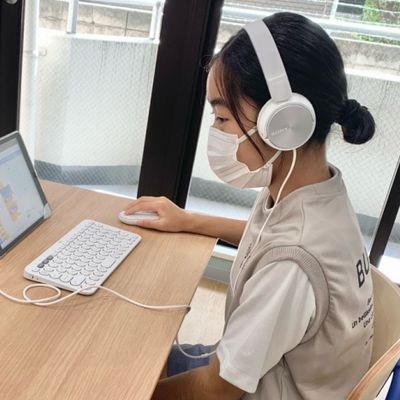 動画教材を使った授業の様子です。