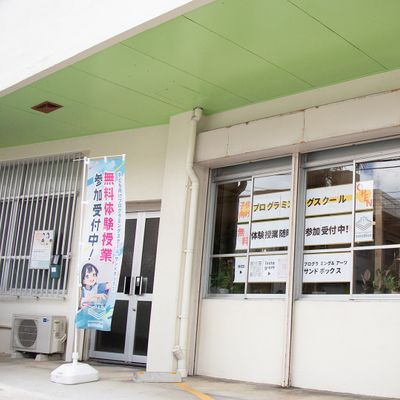 大謝名交差点近くにあります