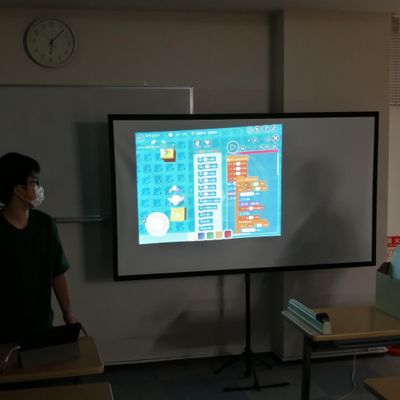 4週目にはクリエイト作品発表会を実施します。ここでプレゼンテーション能力を学びます。