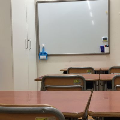 講師1人につき3人までの少人数制で、きめ細かく指導いたします。