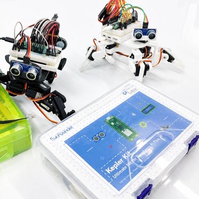 レゴじゃないロボットもいるよ
