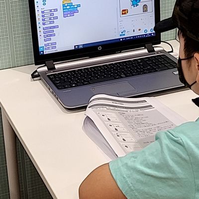 スクラッチを使って、プログラミングに挑戦中！