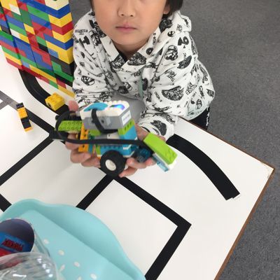 作った作品を持って3