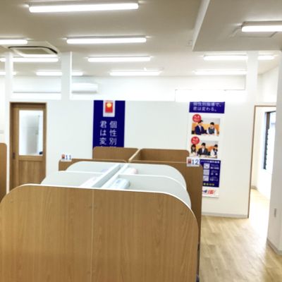 広々とした教室内です奥には小さな教室もあります。
