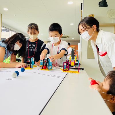 学年・男女問わず、お子様同志で協力し、学習を進めます。