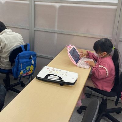 3名から4名程度の少人数制での授業になるので質問もしやすい雰囲気です。