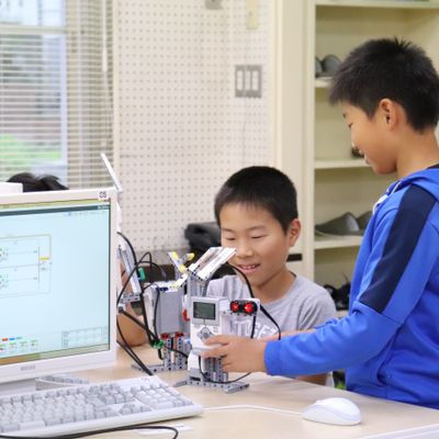 時には仲間と相談しながら